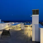 빌라 Deluxe House With Roof Terrace And Pool