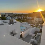 Deluxe House With Roof Terrace And Pool 네르하