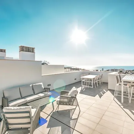 빌라 Deluxe House With Roof Terrace And Pool