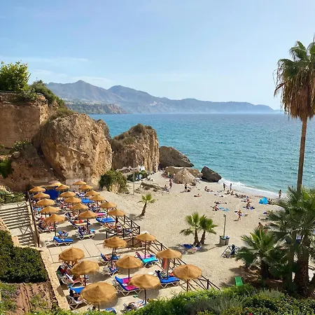 Deluxe House With Roof Terrace And Pool וילה נרחה