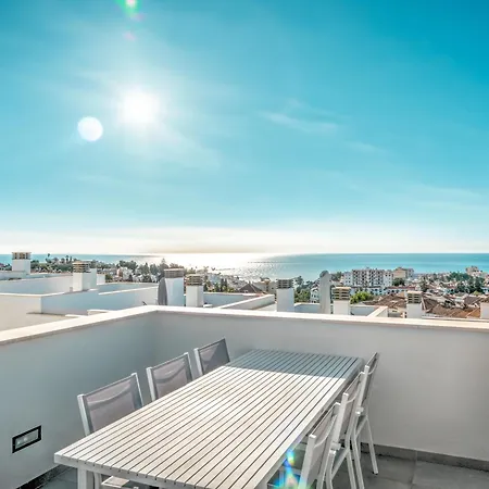 Deluxe House With Roof Terrace And Pool