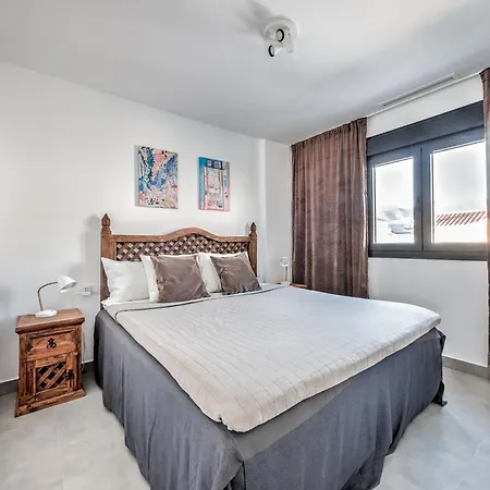 Deluxe House With Roof Terrace And Pool וילה *