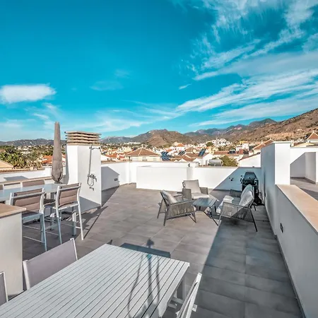 וילה Deluxe House With Roof Terrace And Pool נרחה