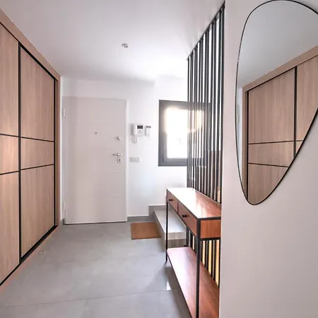 Deluxe House With Roof Terrace And Pool נרחה