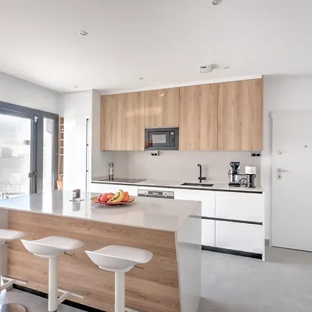 Deluxe House With Roof Terrace And Pool