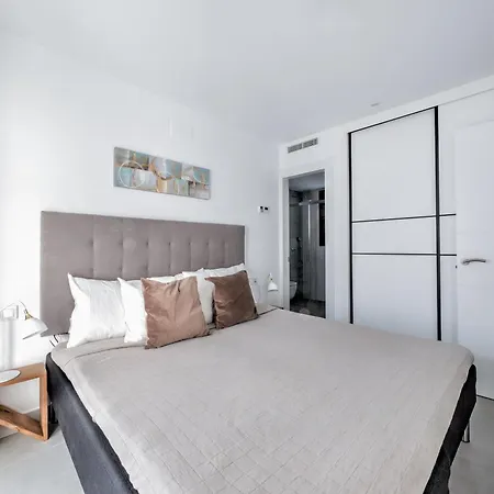 Deluxe House With Roof Terrace And Pool Villa *