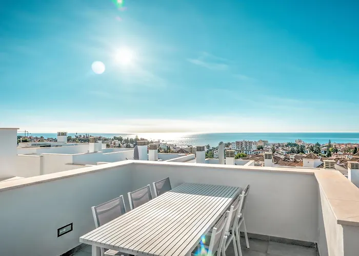 Deluxe House With Roof Terrace And Pool