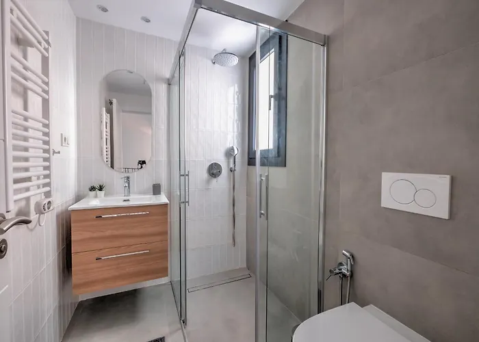 Deluxe House With Roof Terrace And Pool