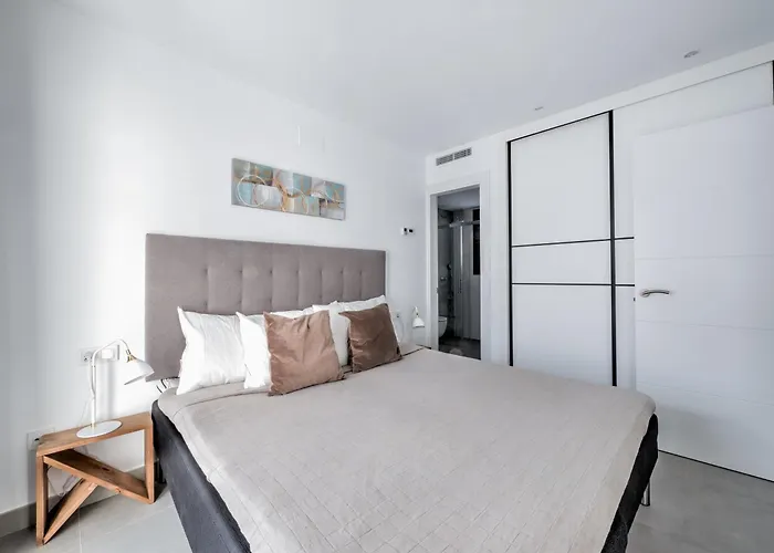 Deluxe House With Roof Terrace And Pool Villa *