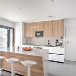 Deluxe House With Roof Terrace And Pool