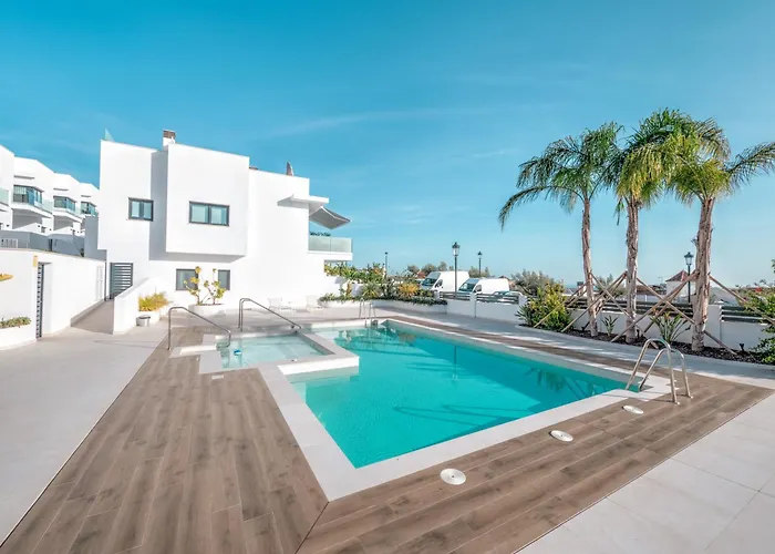 Deluxe House With Roof Terrace And Pool Nerja