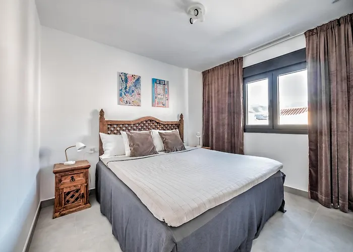 Deluxe House With Roof Terrace And Pool Villa *