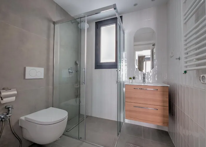 Deluxe House With Roof Terrace And Pool Villa