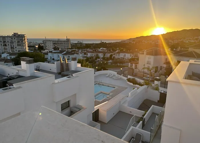 Deluxe House With Roof Terrace And Pool Nerja